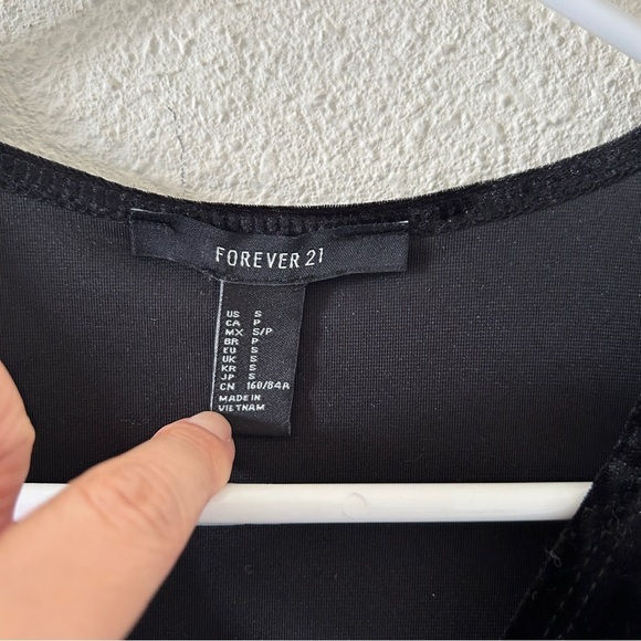 Forever 21 Women’s Velvet Dress Small Black Dark Summer Party Birthday Gothic - Picture 5 of 9